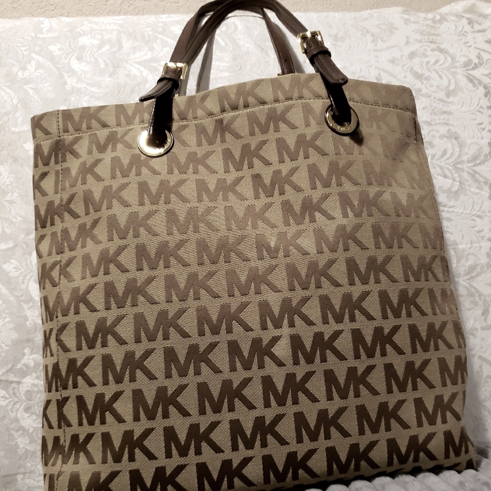 Michael Kors Jet Set canvas tote